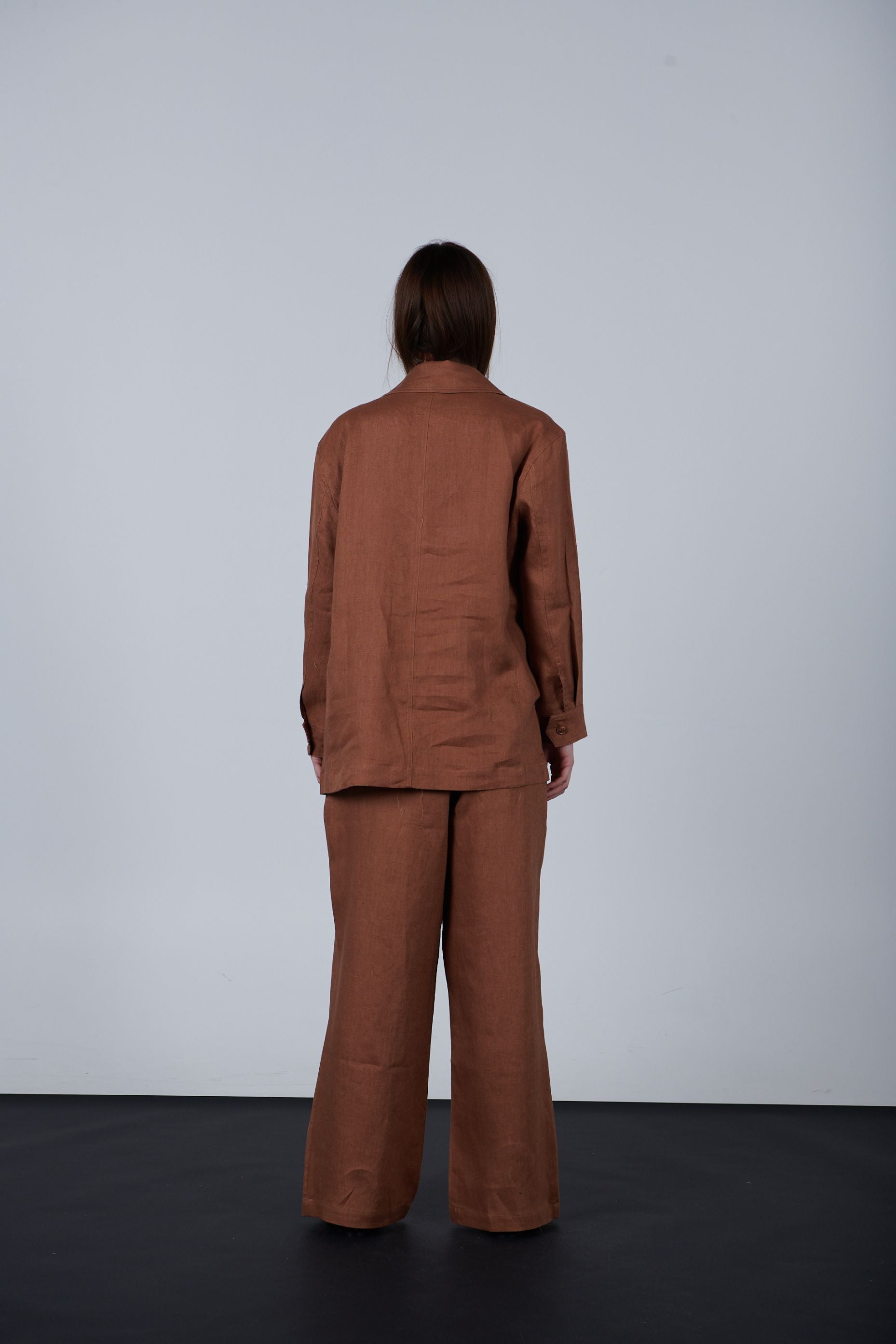 Linen pocketed jacket with a zipper