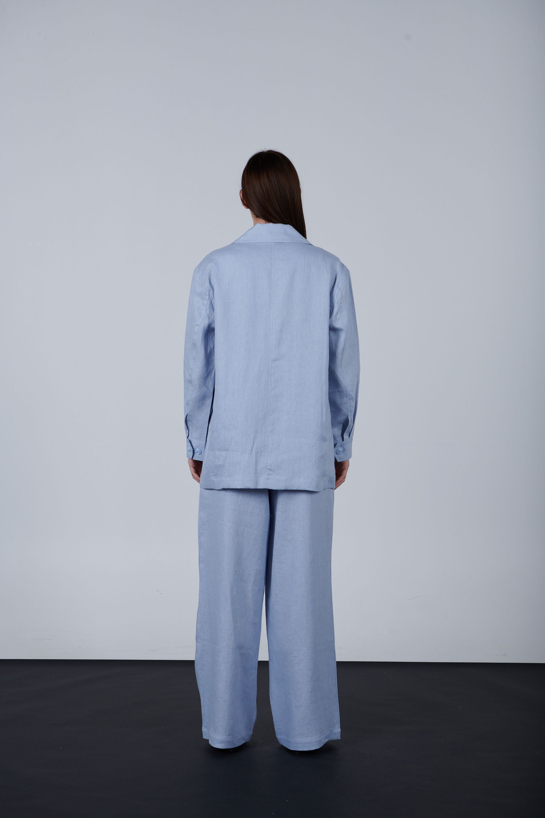 Linen pocketed jacket with a zipper