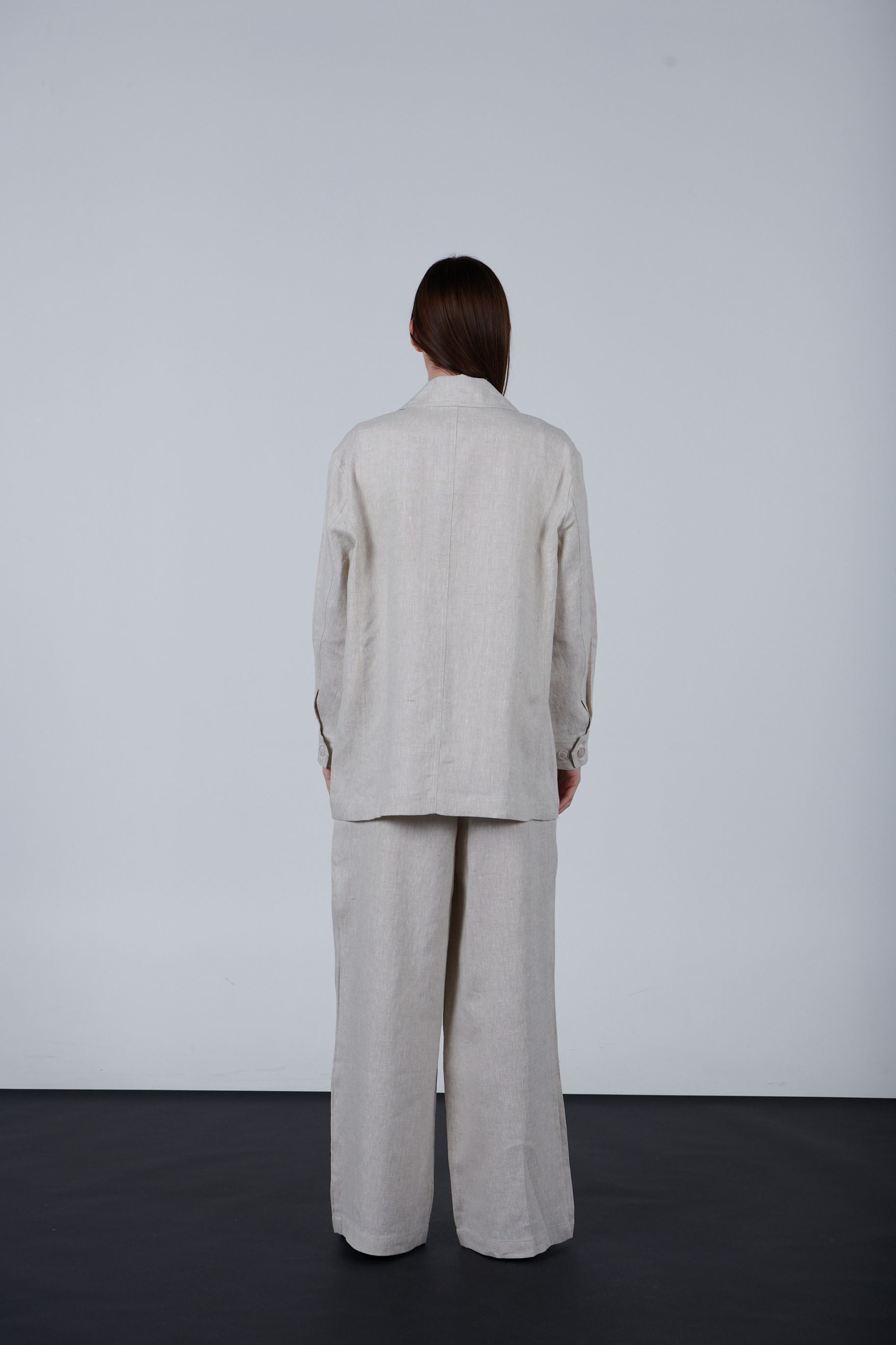 Linen pocketed jacket with a zipper