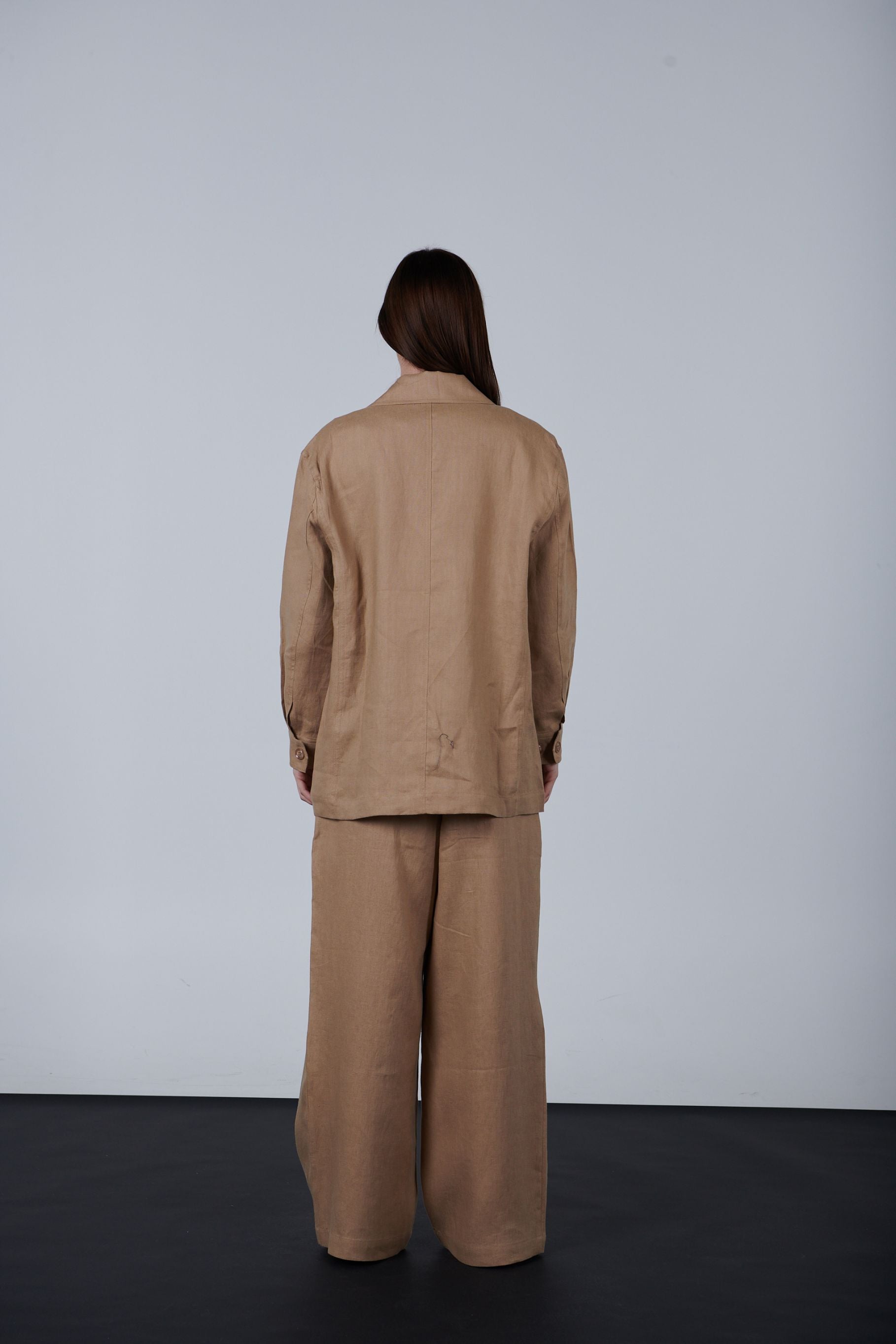 Linen pocketed jacket with a zipper